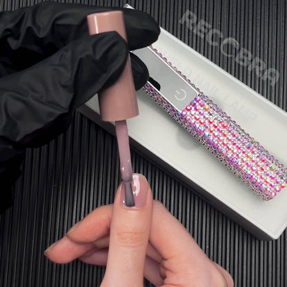 Mini Secadora de Uñas Portátil – Glamour y Practicidad en tus Manos